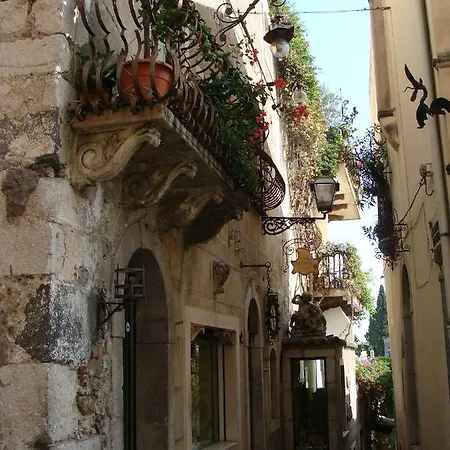 Via V. Bellini *